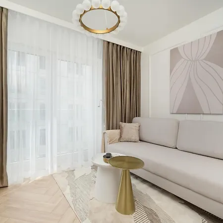 Elegancki Z Parkingiem Blisko Starego Miasta By Renters Apartment Breslau