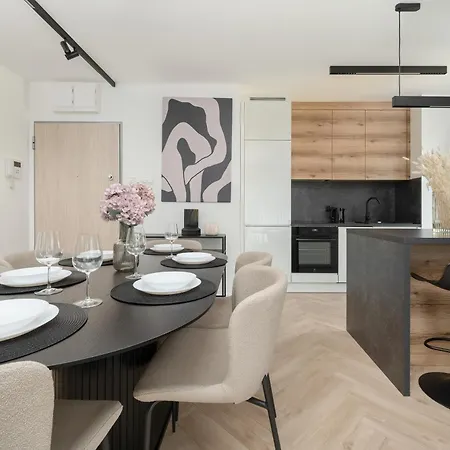 Elegancki Z Parkingiem Blisko Starego Miasta By Renters *