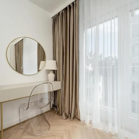 Elegancki Z Parkingiem Blisko Starego Miasta By Renters Wroclaw